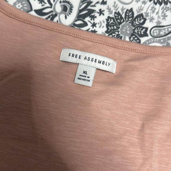 Free Assembly Womens Square Neck Bodysuit with Cap Sleeves
Set of 2 - Picture 10 of 10